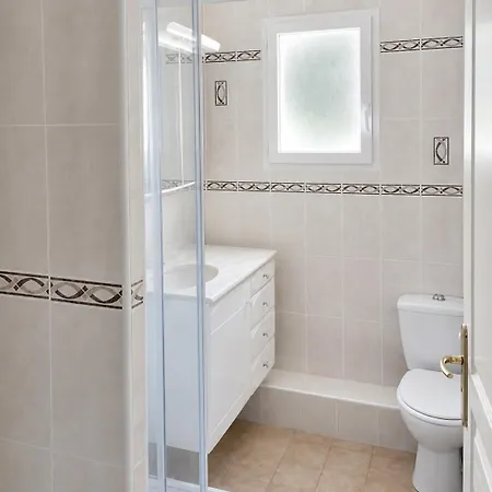 2 Avec Piscine, Terrasses Et Parking A