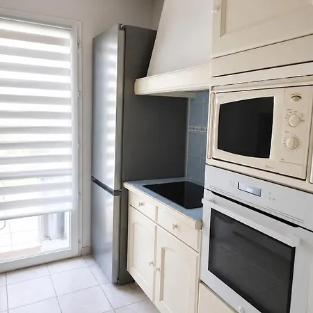 2 Avec Piscine, Terrasses Et Parking A
